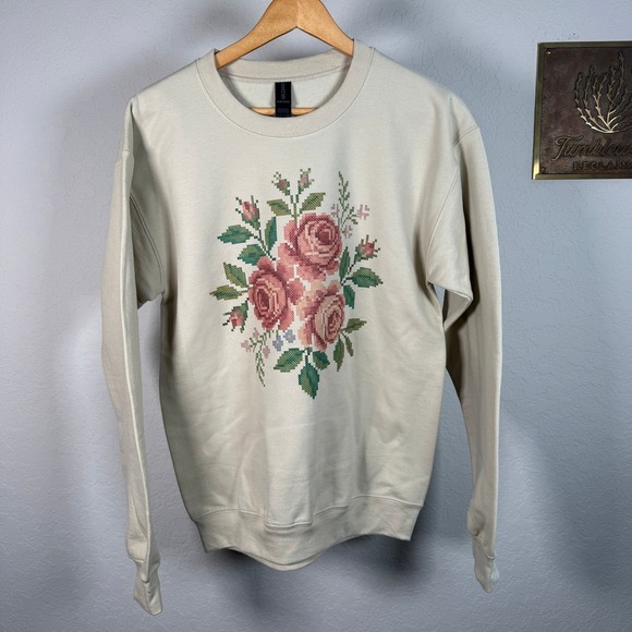 Gildan Tops - Gildan Heavy Blend Beige Floral Cross Stitch Graphic Crewneck Sweatshirt Small